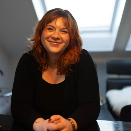 Marsha Laila Tute, Studentische Aushilfe